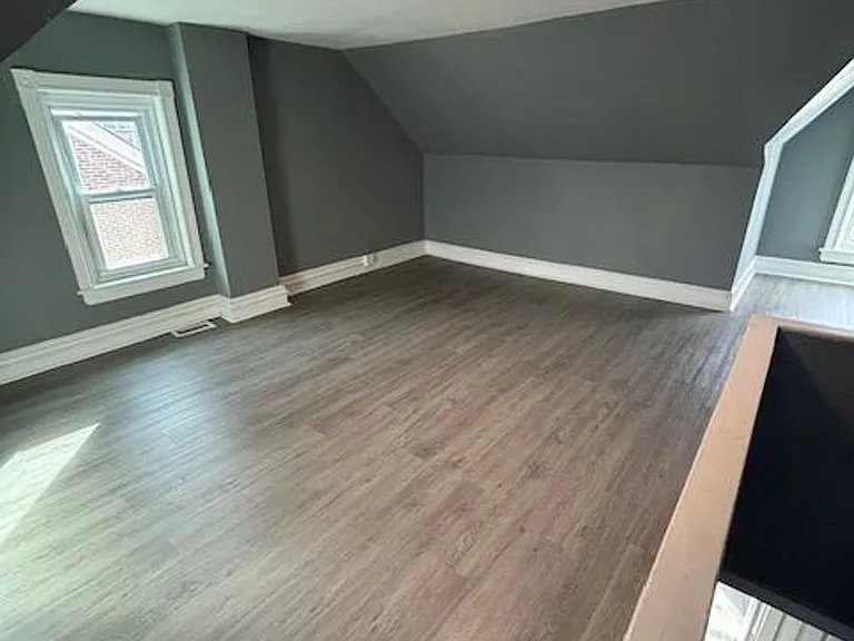 228 N Evans St — Photo 11