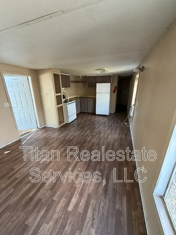 2 bed, 1.0 bath, 850 sqft, $525 — Photo 2