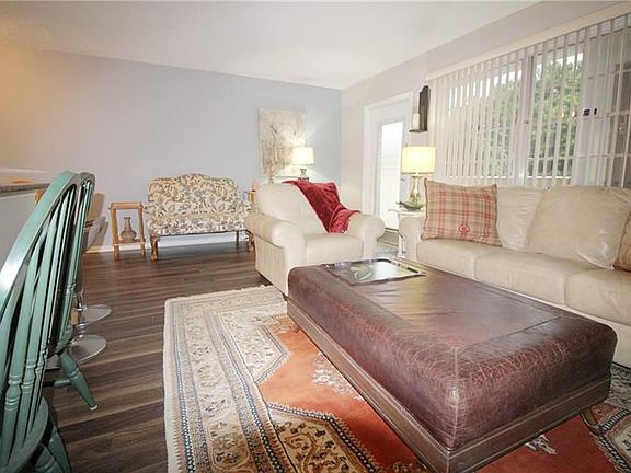 4th image of 2083 Harwood F #F
