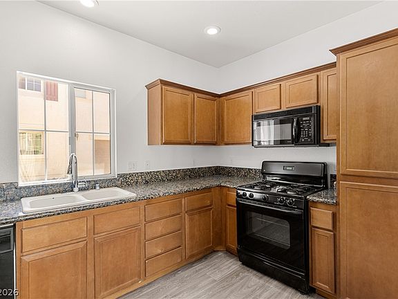 4th image of 920 Shades End Ave