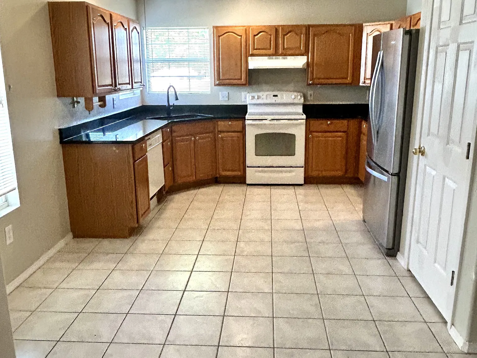 3 bed, 1430 sqft, $1,575 — Photo 3