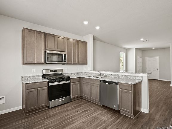 4th image of 8835 Black Oak Drive