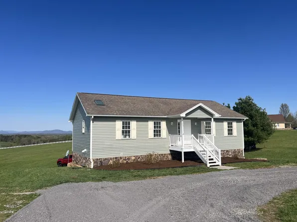 1147 Hickory Cove Ln, Moneta, VA 24121