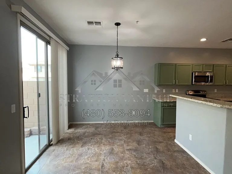 1426 N 81st Dr — Photo 4