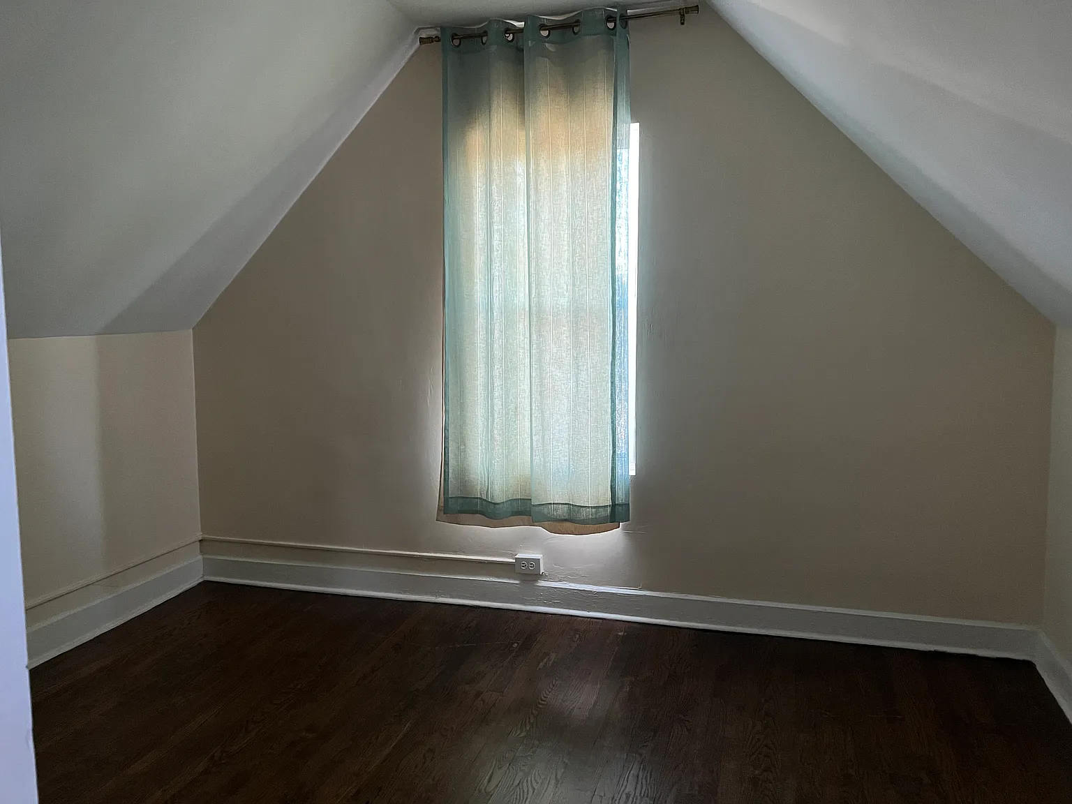 1 bed, 400 sqft, $1,050 — Photo 4