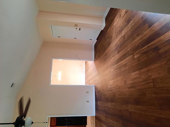 4th image of 3078 Bay Meadows Dr W