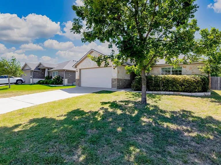 7431 Amber Meadow Loop — Photo 2