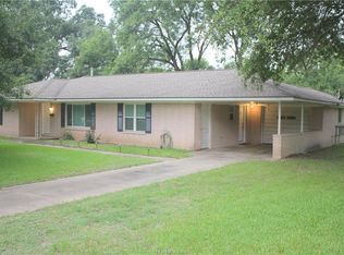 221 Moore St, Navasota, TX 77868