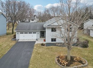 936 Jefferson Ln, Eagan, MN 55123