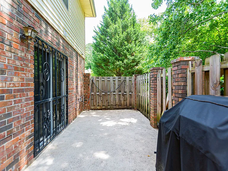 2446 Lehaven Dr — Photo 32