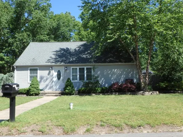463 Shady Ln, Howell, NJ 07731