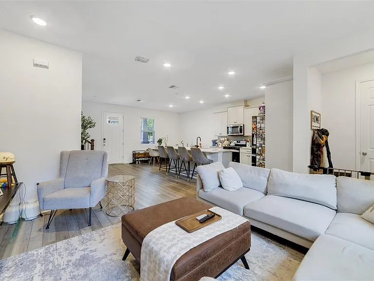 2224 Celebration Blvd — Photo 18