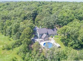 6649 Ledgetop Dr, Greenleaf, WI 54126