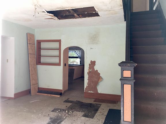 2nd image of 106 Roberts St