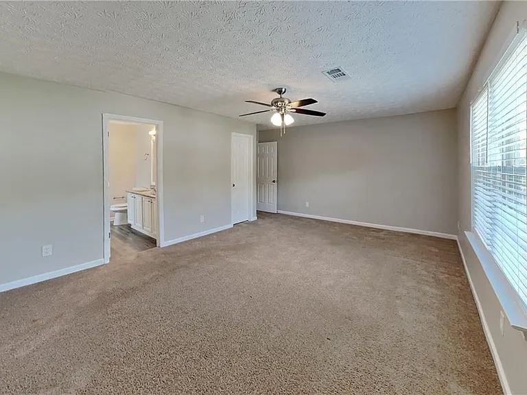 4557 Darrowby Dr — Photo 8