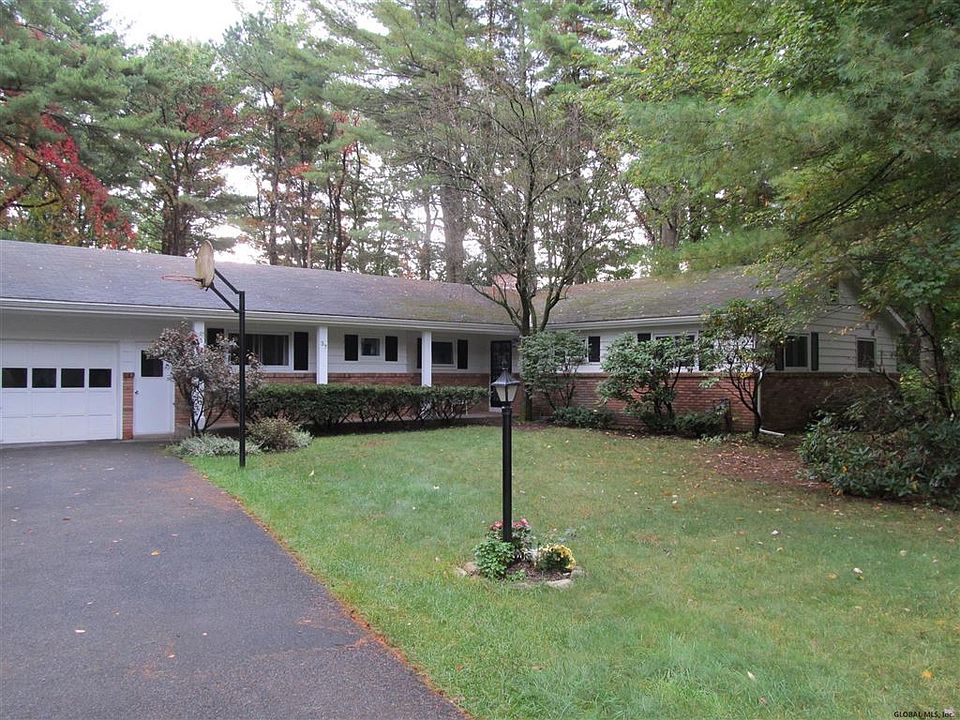 1st image of 37 Wincrest Dr