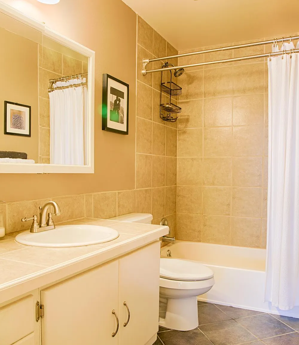 600 Manhattan Dr — Photo 4