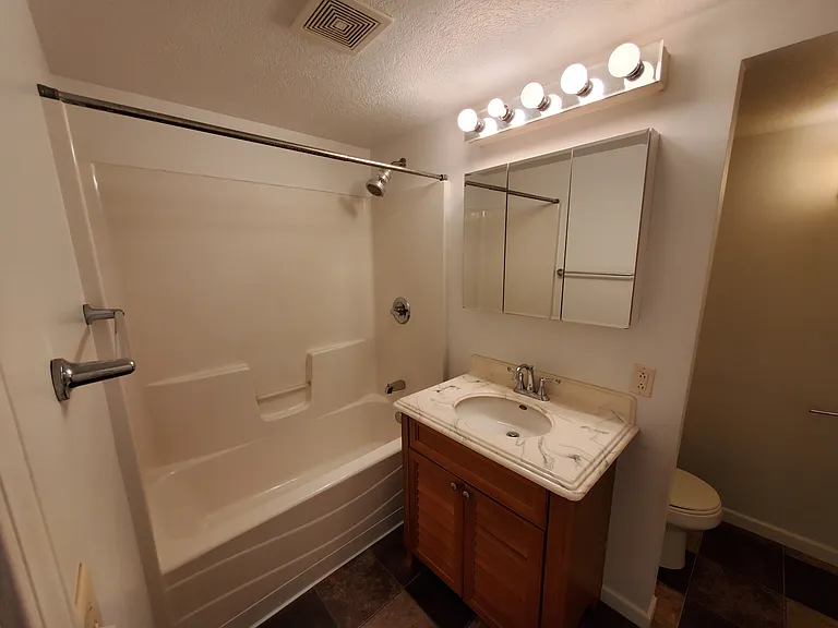 404 Milton Ave — Photo 6
