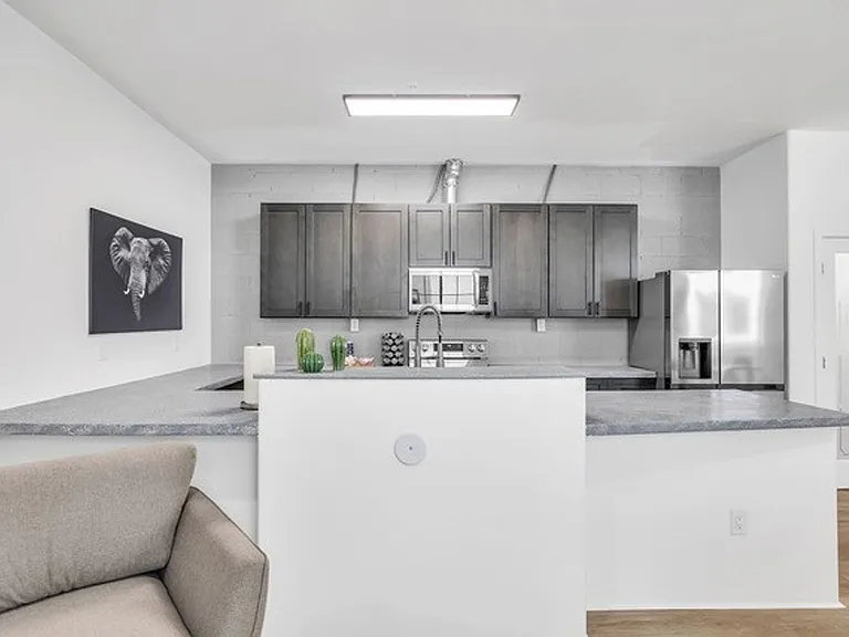 834 S Farmer Ave — Photo 9