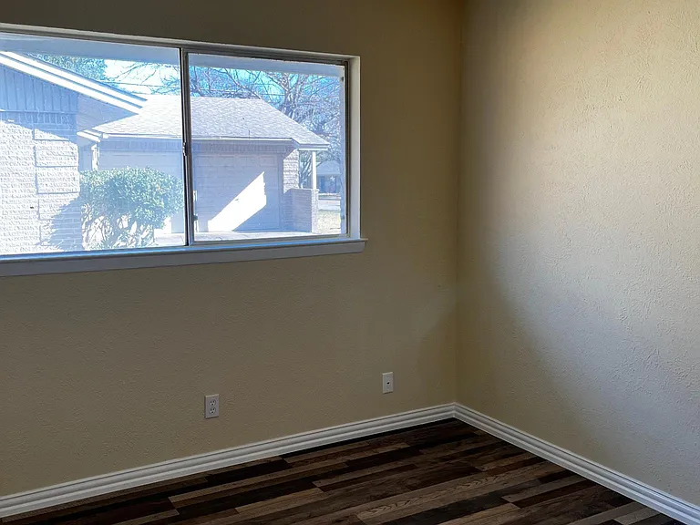 502 Worcester Way — Photo 13