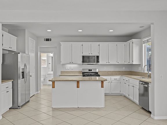 4th image of 3952 Obsidian Rd