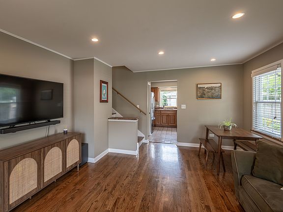 2nd image of 141 W Park Dr