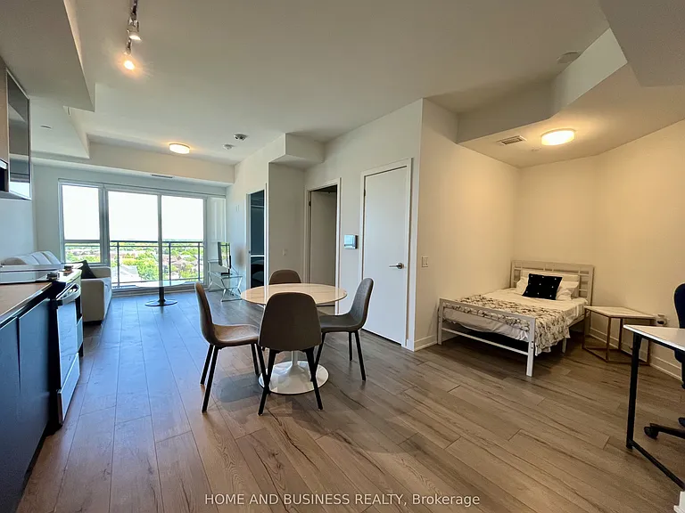 395 Dundas St W #816 — Photo 3