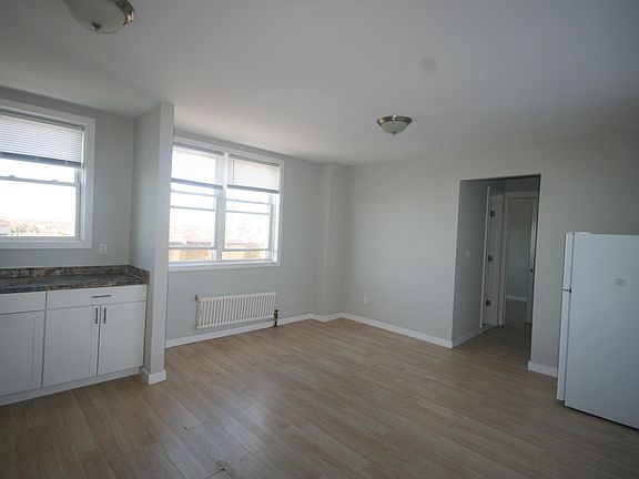 4th image of 217 E Broadway #7