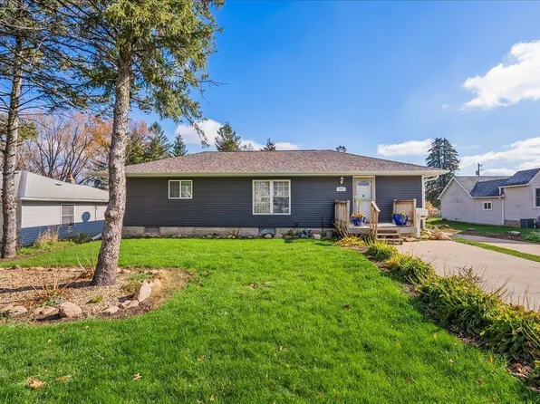 945 1st Ave NE, Oelwein, IA 50662