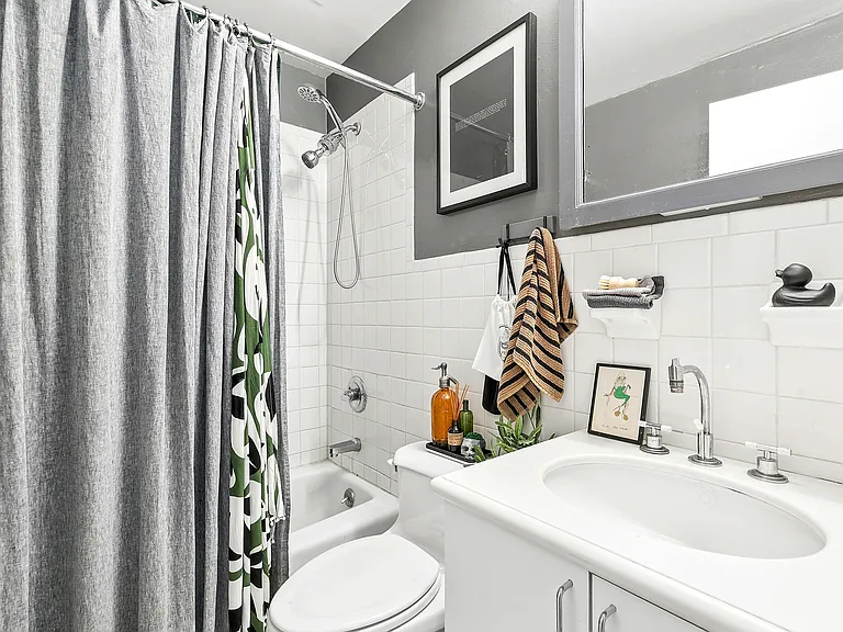 346 Lexington Ave #3R — Photo 4