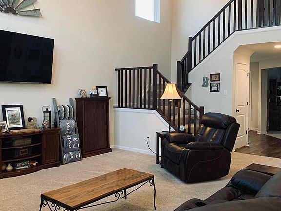2nd image of 368 University Dr