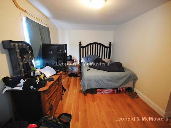 4th image of 52 S Waverly St #1