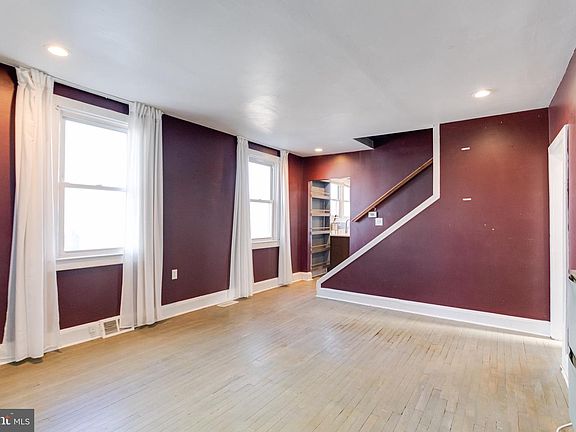 5th image of 2513 Wagner Ave