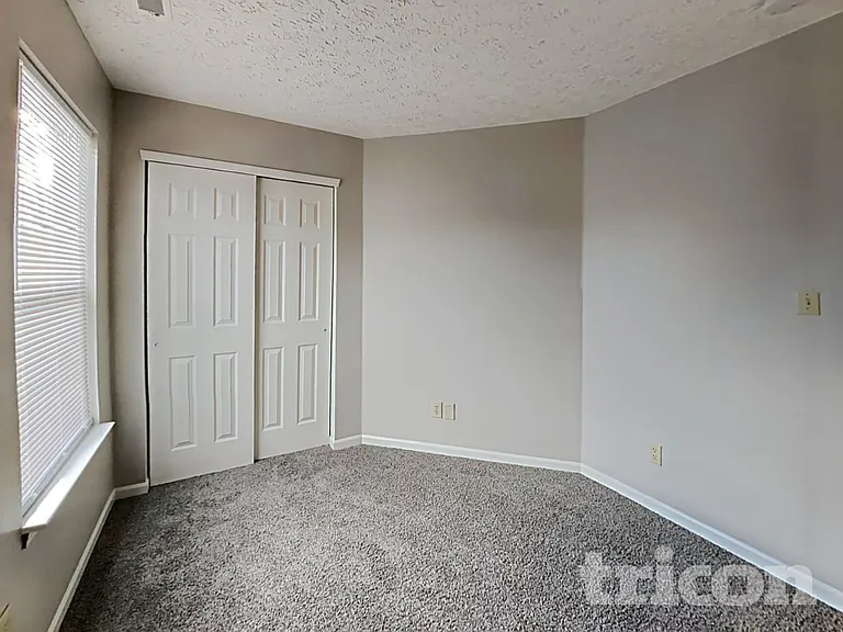 4475 Connaught East Dr — Photo 11