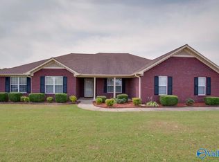 285 Maple Leaf Dr, Huntsville, AL 35811