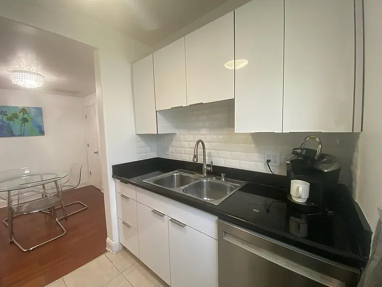 750 Jefferson Ave #9 — Photo 5