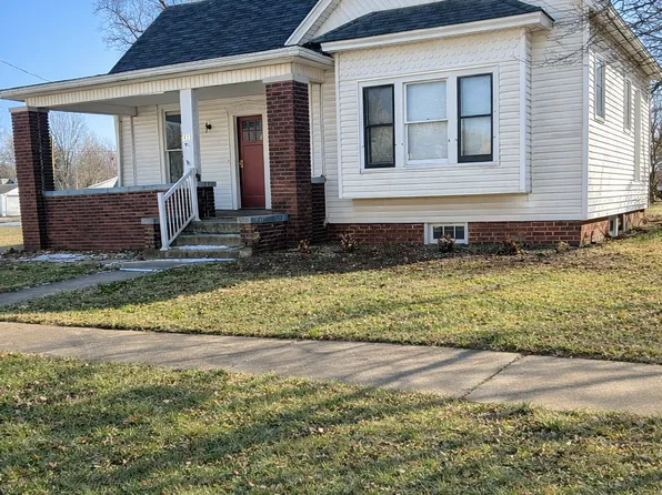 111 E 2nd St, Sadorus, IL 61872