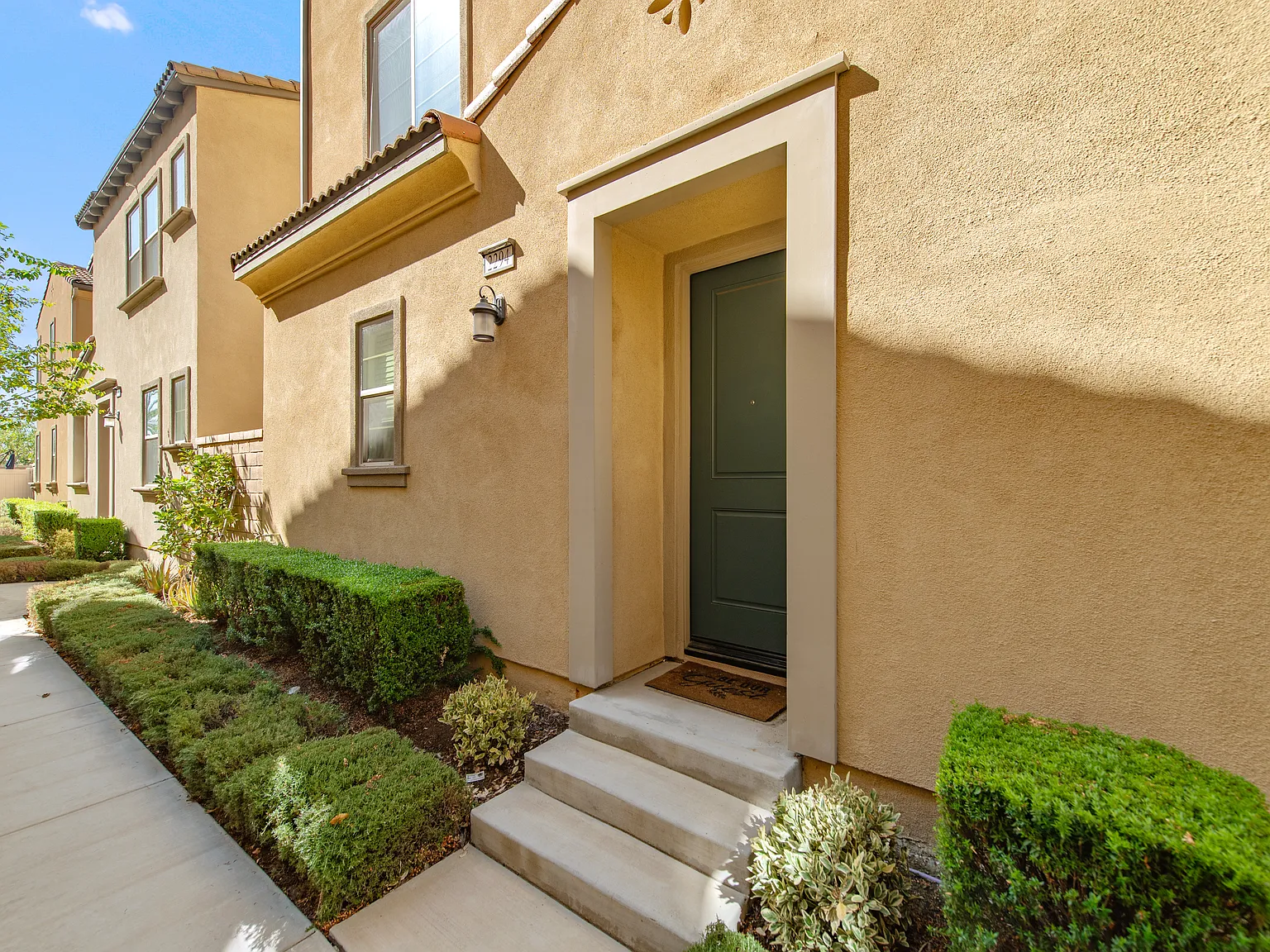 3 bed, 1700 sqft, $3,450 — Photo 1