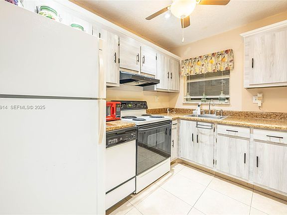 4th image of 2811 N Pine Island Rd APT 309