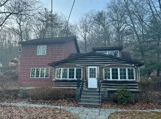 57 Dogwood Ln W, Hewitt, NJ