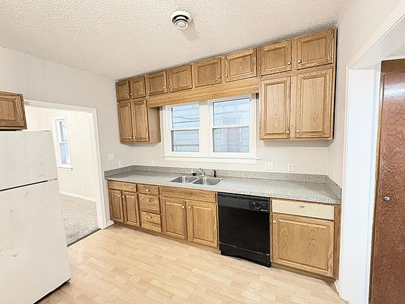 5th image of 2735 Fremont St