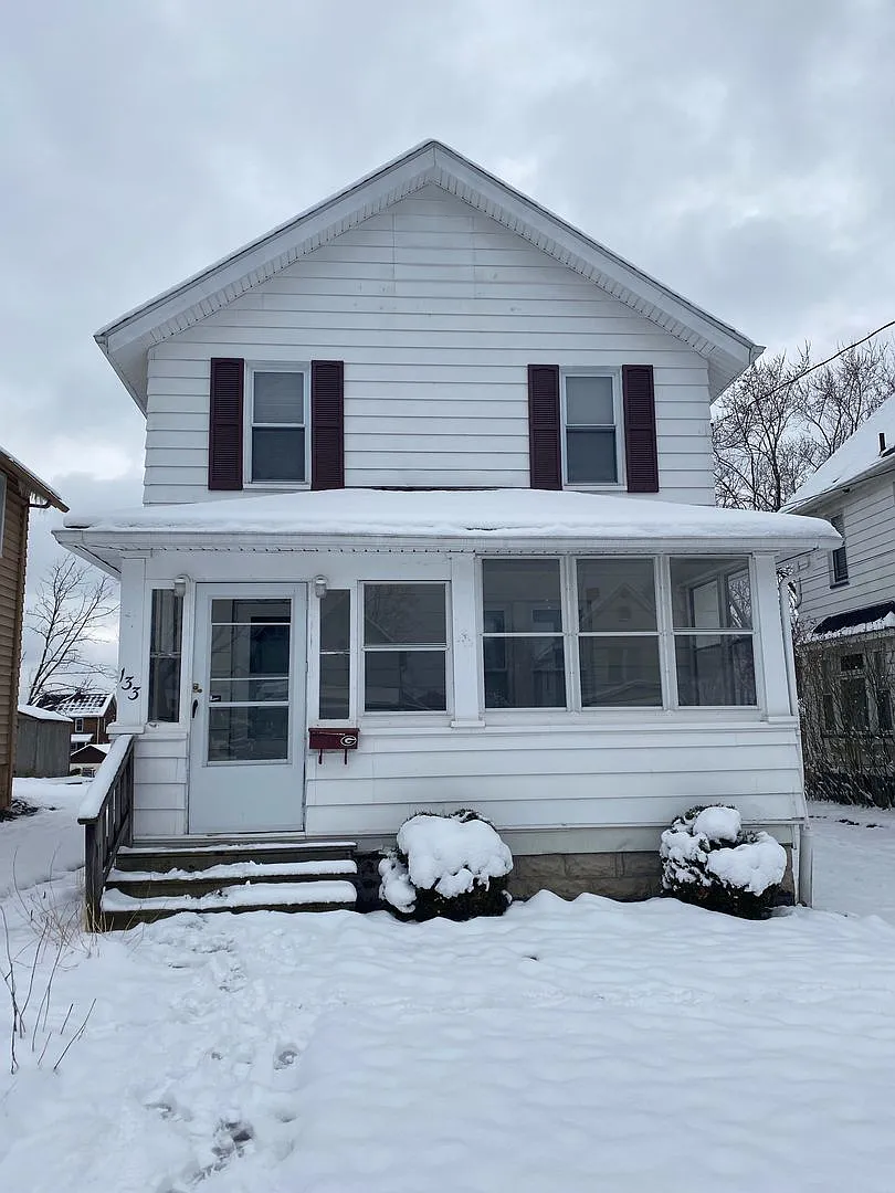 133 Smithsonian St photo 1