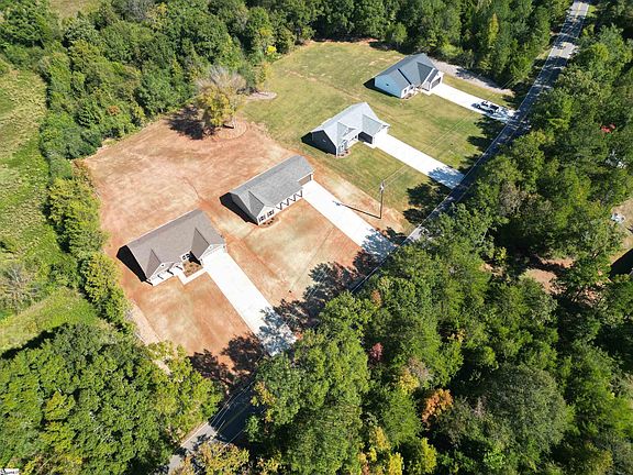2nd image of 552 Hellams Rd