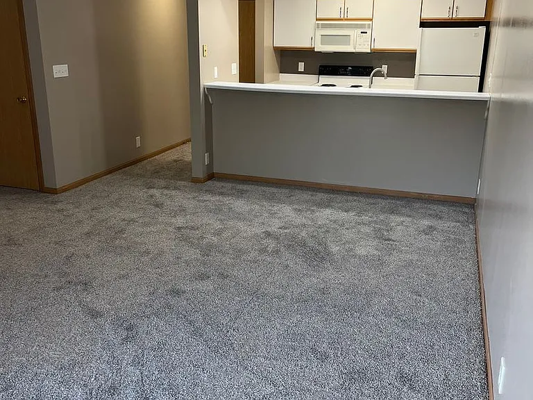Deer Park Apartments — Photo 9