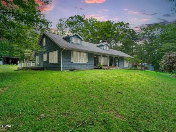 118 Deweys Dr, Dingmans Ferry, PA 18328