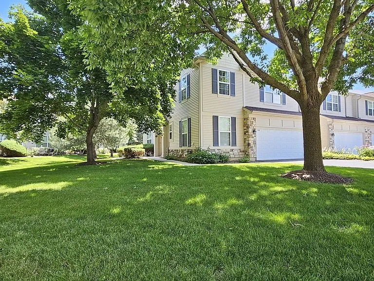 749 Dillon Ct — Photo 2