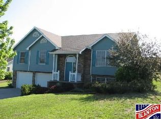1004 Cox Cir, Manhattan, KS 66502