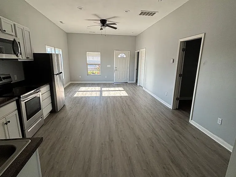 503 W Hovey St — Photo 3