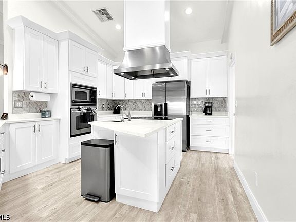 3rd image of 13808 River Forest Dr