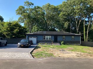 25 Madeline Rd, Ridge, NY 11961